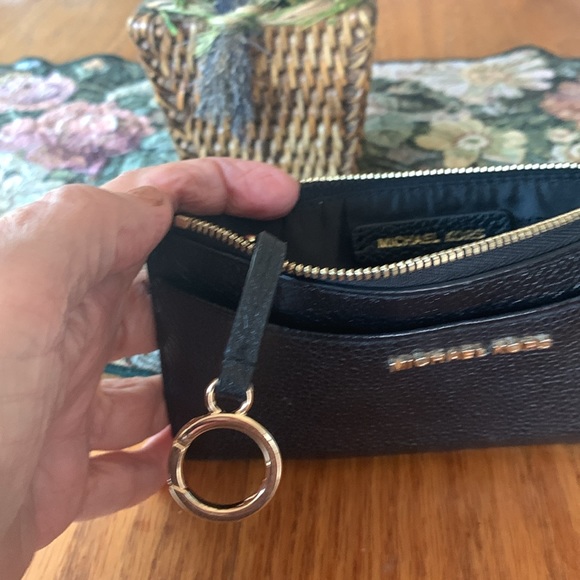 Micheal Kors Leather Wallet - Picture 5 of 8